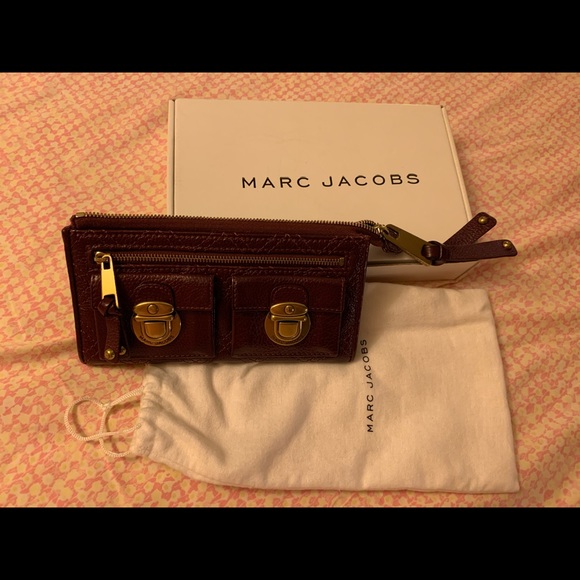 Classic Marc Jacobs Continental Wallet - Picture 2 of 15